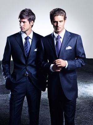 如何选择订制西服的面料？毛料西服是否可用水洗？